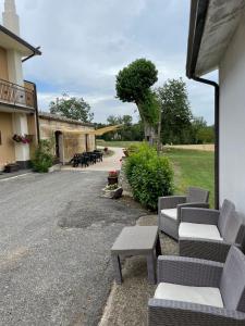 A garden outside B&B Relais Aeclanum