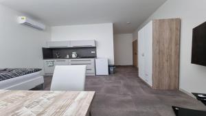 Kuchnia lub aneks kuchenny w obiekcie Apartmány U Jiříka