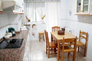 Una cocina o zona de cocina en Alquiler Maruxela
