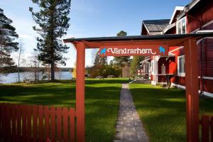 a building with a sign that reads vanderbilt at Furudals Vandrarhem och Sjöcamping in Furudal