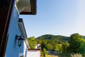 A general mountain view or a mountain view taken from a vendégházakat
