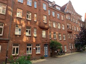 Afbeelding uit fotogalerij van fewo1846 - Moewensicht - luxuriöse Maisonettewohnung mit 2 Schlafzimmern und Hafenblick in Flensburg