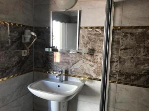 Koupelna v ubytování Emin Konak Hotel + 27 fotografií