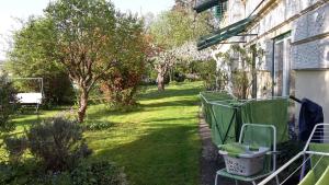A garden outside Waldpension Mück