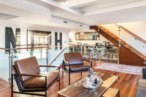 Posezení v ubytování National Hotel, An Adult Only Oceanfront Resort