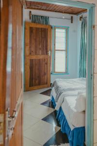 מיטה או מיטות בחדר ב-Lushoto views cottage