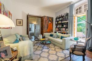 Posezení v ubytování Cosy Loft tarif avec 1 ou 2 chambres 2 ou 4 personnes, vue parc et piscine