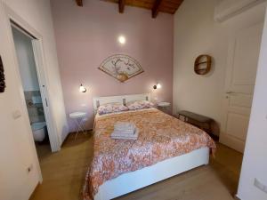Кровать или кровати в номере villa Sara