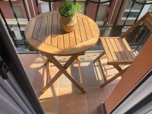A balcony or terrace at Apartamentos Logroño centro, TIC TAC, wifi
