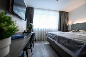 Postel nebo postele na pokoji v ubytování Kolping Gästehaus