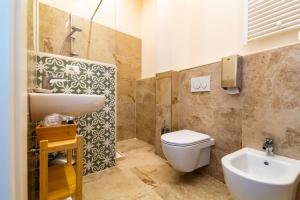 A bathroom at Migliori Olive Ascolane beds