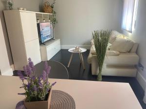 A seating area at Apartamentos Logroño centro, TIC TAC, wifi