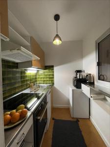 Kitchen o kitchenette sa Studio Le Brusc