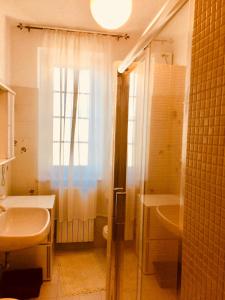 a bathroom with a sink and a tub and a shower at MA.DI BB in Rocca San Giovanni