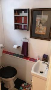 a bathroom with a toilet and a sink at 1 Dbl Bed Ground Floor Modern Oriental Flat Greenwich Park in London