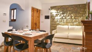 A seating area at Al Vico Primo - Boutique Apartment Még 26 kép