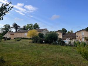 a yard of a house with a grass yard at Domaine clos et arboré de 3 ha avec deux maisons in Lamothe-Montravel