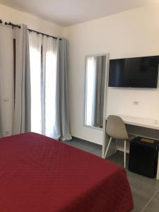 TV a/nebo společenská místnost v ubytování Longevity Hotel