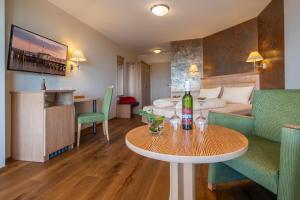 Kuchyň nebo kuchyňský kout v ubytování Hotel Mohren
