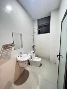 Dalat Family Hostel tesisinde bir banyo