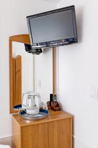 a flat screen tv on top of a wooden cabinet at Pod Aniołem in Mielno