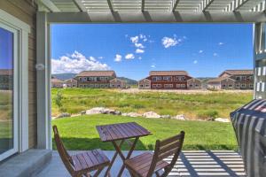 Imagen de la galería de Modern Swan Valley Townhome with Walking Trails, en Swan Valley