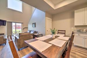 Imagen de la galería de Modern Swan Valley Townhome with Walking Trails, en Swan Valley