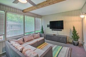 Gallery image of Updated Townhome with Deck, Grill and Sunroom! in Hot Springs Village
