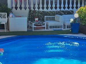 SUITE-Junior -VILLA HÉLÈNE - Montpellier Sud - aéroport- PISCINE Privée-2mn des plagesの敷地内または近くにあるプール