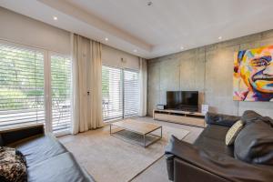 A seating area at Le Kube - Appartements de Prestige au centre d'Annecy