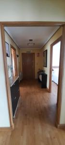 an empty room with a wooden floor and a door at Apartamento Sopuente in Selaya