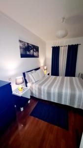מיטה או מיטות בחדר ב-Maligueira Apartment