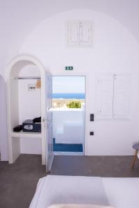 Gallery image of White Cave Villas in Oia