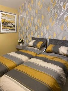 Кровать или кровати в номере Belvedare-Suffolk