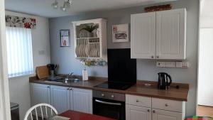 Gallery image of 2 bedroom Chalet all to yourself, free parking, dogs welcome in Swansea