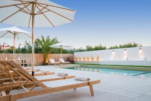 The swimming pool at or close to Ar & Al Luxury Villa