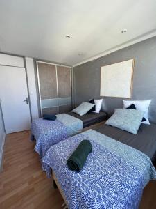 Postel nebo postele na pokoji v ubytování La Goélette ou Souléou front de mer 3étoiles appartement 2 chambres