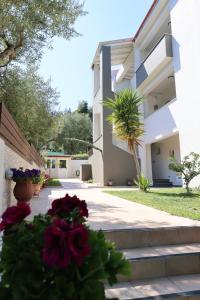 Το κτήριο όπου στεγάζεται  το ξενοδοχείο διαμερισμάτων