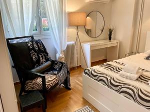 Posteľ alebo postele v izbe v ubytovaní Lycabettus Luxury Cave greendom