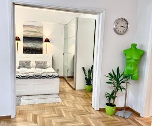 Posteľ alebo postele v izbe v ubytovaní Lycabettus Luxury Cave greendom