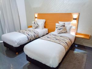 Postel nebo postele na pokoji v ubytování Hotel SunSet Beni Mellal