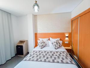 Postel nebo postele na pokoji v ubytování Hotel SunSet Beni Mellal