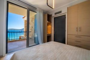 Кровать или кровати в номере Gold Sun Villas