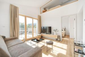 Televízia a/alebo spoločenská miestnosť v ubytovaní Apartmán v stráni