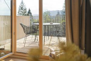 Balkón alebo terasa v ubytovaní Apartmán v stráni