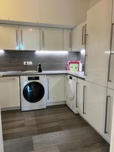 a kitchen with a washer and dryer in it at Cannes Eden résidence de luxe piscine tennis in Vallauris