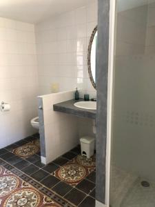 Zdjęcie z galerii obiektu Chambres d'hôtes La Tour d'Aspiran w mieście Aspiran