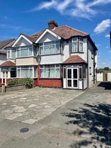 a large house with a lot of windows at 3 bedroom house in Sutton in Morden