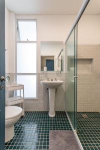 a bathroom with a sink and a toilet at Maravilha em Copacabana - 100m da praia - FCO501 Z3 in Rio de Janeiro