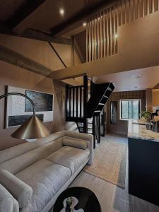 uma sala de estar com um sofá e uma escada em Apartments for two in Brand New Luxury Rural Farmhouse Escape em Ramsbottom